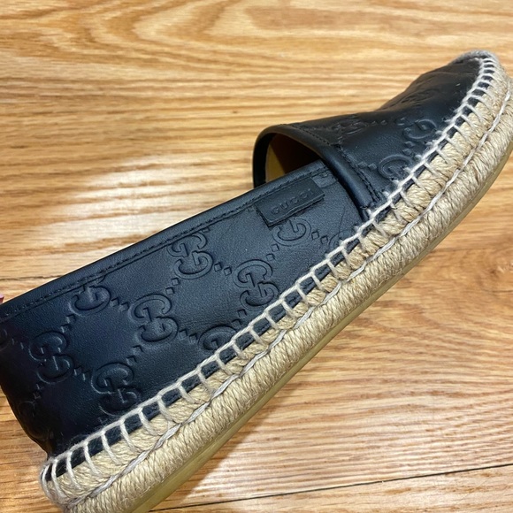 β
SOLD β
100% Authentic Gucci GG signature espadrilles size 6 - Picture 3 of 5